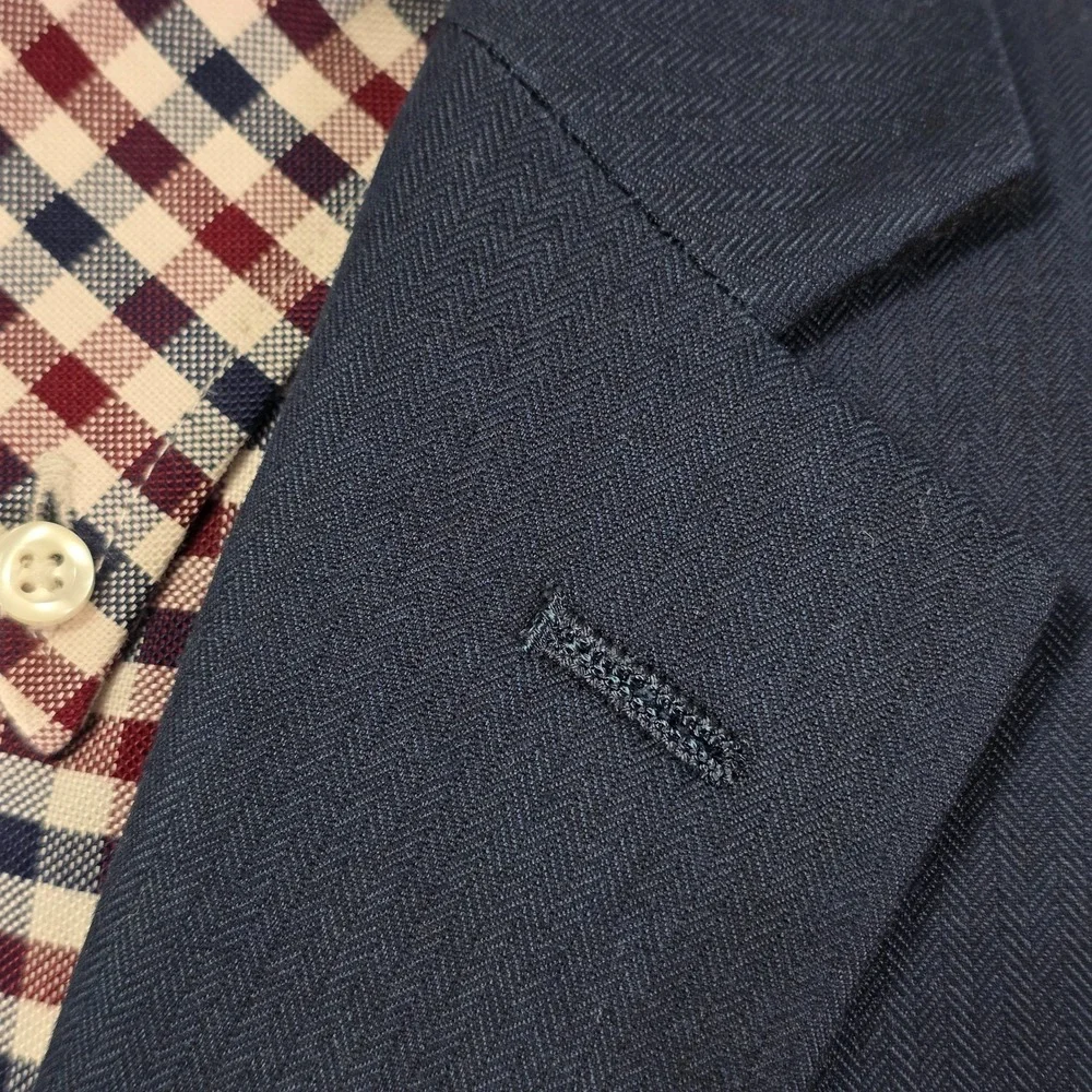 Calvin Klein Men's Sport Coat Blazer Two Button Navy Herringbone Poly Blend 48R